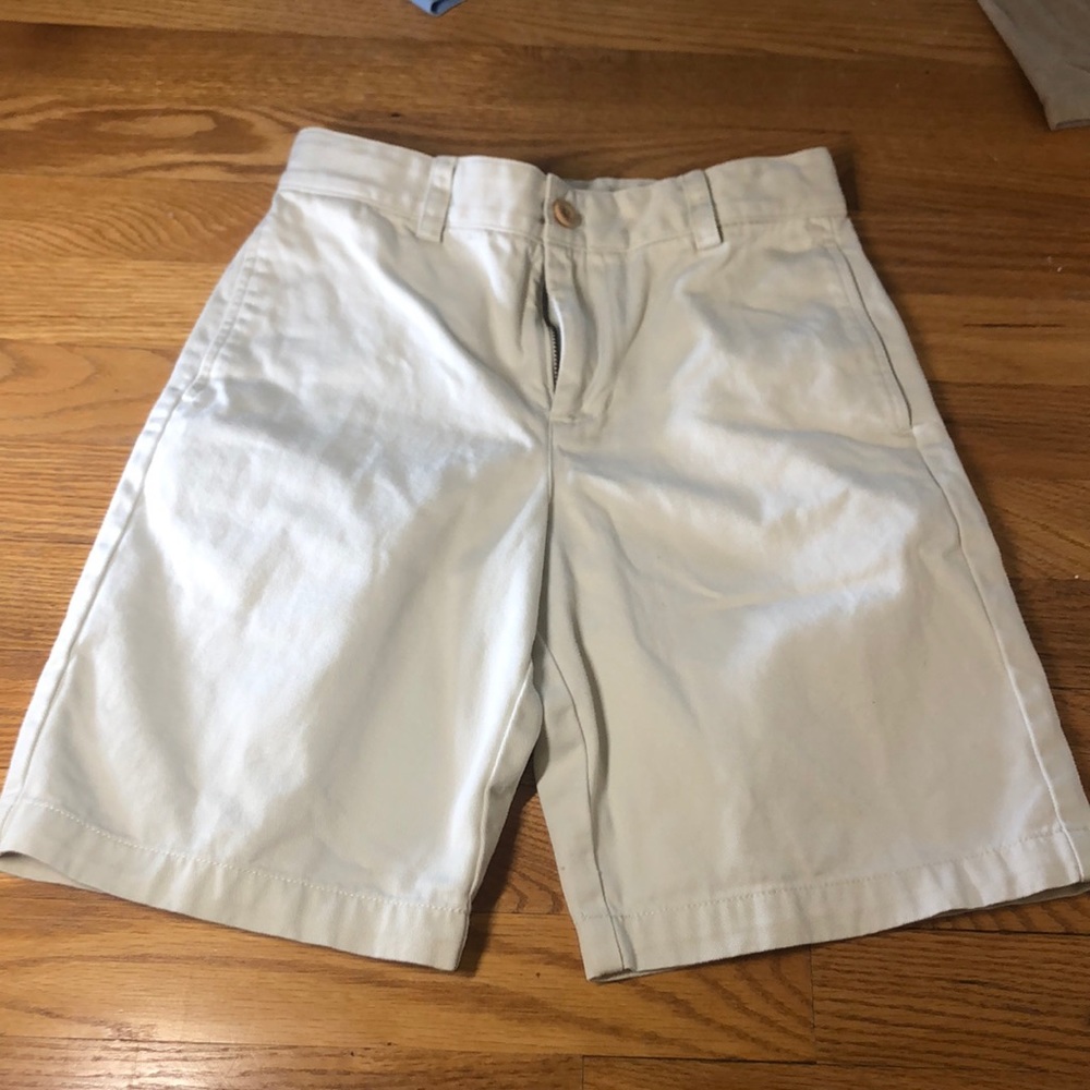 Light khaki vineyard vines shorts size 10
